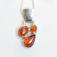 Подвеска из серебра с натуральным янтарем
