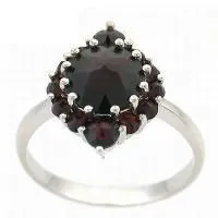 Кольцо из серебра с натуральным гранатом