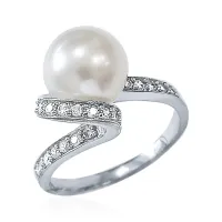 Кольцо из серебра с натуральным культивированным жемчугом и фианитами