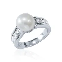 Кольцо из серебра с натуральным жемчугом и фианитами