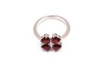 Кольцо из серебра с натуральным гранатом