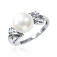 Кольцо из серебра с натуральным жемчугом и фианитами