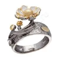 Кольцо из комбинированного серебра с эмалью и фианитом