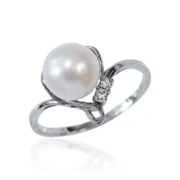Кольцо из серебра с натуральным жемчугом и фианитами