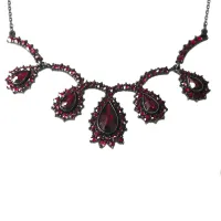 Колье из серебра с натуральным гранатом