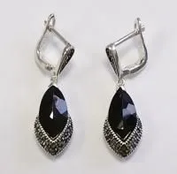 Серьги из серебра с натуральным гранатом и марказитами Серьги из серебра с натуральным гранатом и марказитами