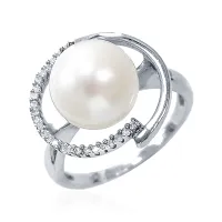 Кольцо из серебра с натуральным жемчугом и фианитами