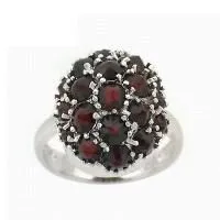 Кольцо из серебра с натуральным гранатом
