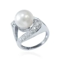 Кольцо из серебра с натуральным культивированным жемчугом и фианитами