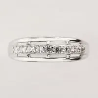 Кольцо из белого золота с фианитами