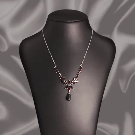 Колье из серебра с натуральным гранатом