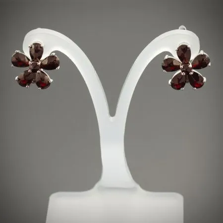 Серьги из серебра с натуральным гранатом