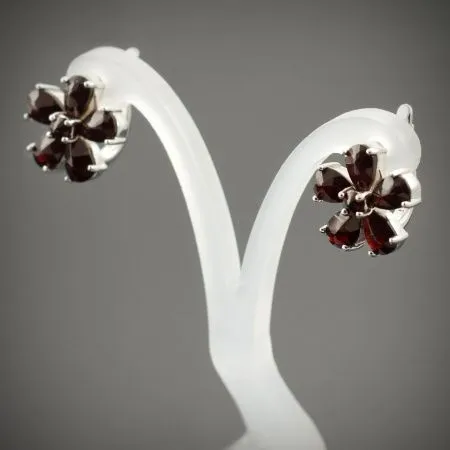 Серьги из серебра с натуральным гранатом
