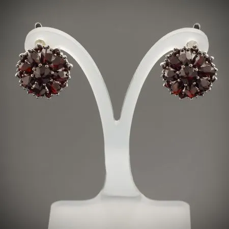 Серьги из серебра с натуральным гранатом