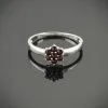 Кольцо из серебра с натуральным гранатом