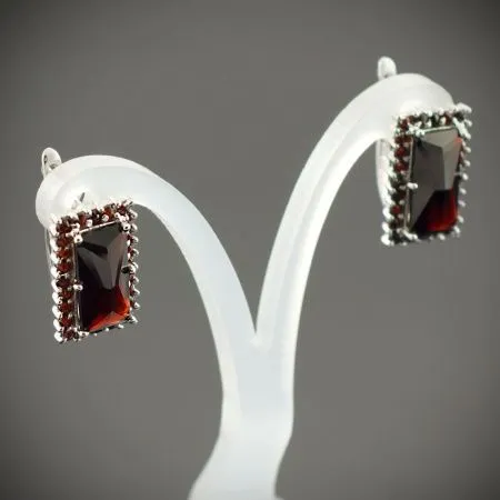 Серьги из серебра с натуральным гранатом