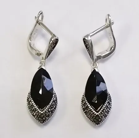 Серьги из серебра с натуральным гранатом и марказитами