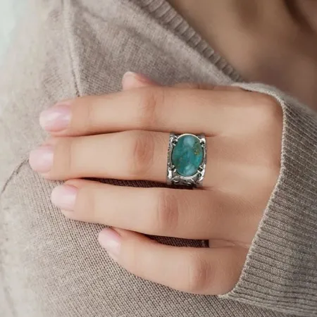 Широкое кольцо с ажурной шинкой из серебра с натуральной бирюзой