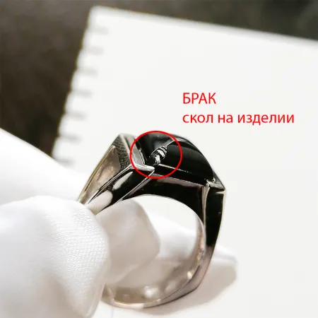 Кольцо мужское из серебра с натуральным гранатом