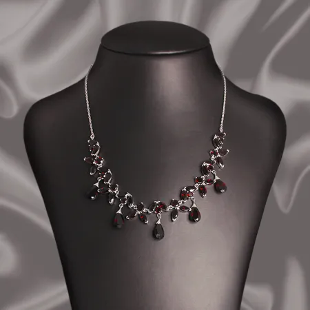 Колье из серебра с натуральным гранатом