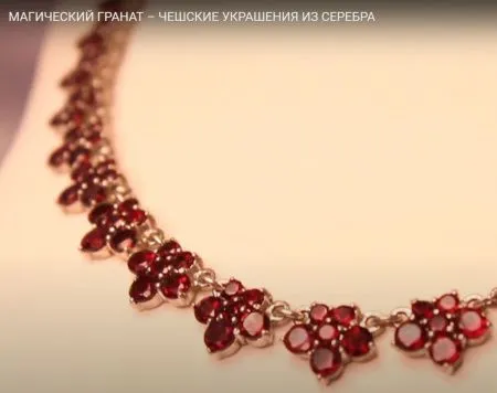 Колье из серебра с натуральным гранатом