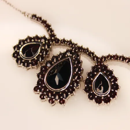 Колье из серебра с натуральным гранатом