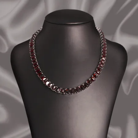 Колье из серебра с натуральным гранатом