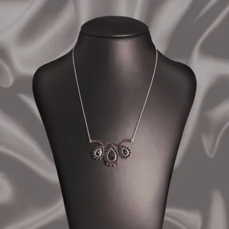 Колье из серебра с натуральным гранатом