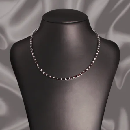 Колье из серебра с натуральным гранатом