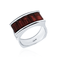 Кольцо из серебра с натуральным гранатом