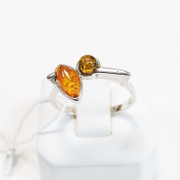 Кольцо из серебра с натуральным янтарем
