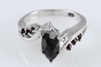 Кольцо из серебра с натуральным гранатом