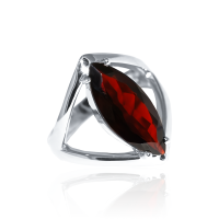 Кольцо из серебра с натуральным гранатом
