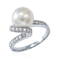 Кольцо из серебра с натуральным культивированным жемчугом и фианитами