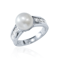 Кольцо из серебра с натуральным жемчугом и фианитами