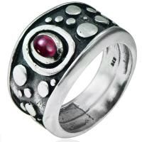 Широкое кольцо в этническом стиле из черненого серебра с натуральным гранатом