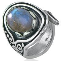 Кольцо в этническом стиле из черненого серебра с лабрадором