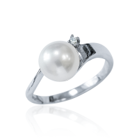 Кольцо из серебра с натуральным культивированным жемчугом и фианитом