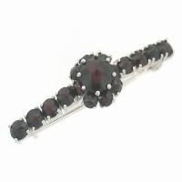 Брошь из серебра с натуральным гранатом