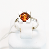 Кольцо из серебра с натуральным янтарем