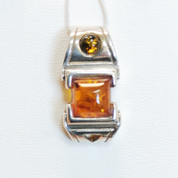 Подвеска из серебра с натуральным янтарем