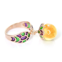 Кольцо из позолоченного серебра с натуральным желтым янтарем и эмалью