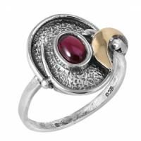 Кольцо из серебра с натуральным гранатом и золотой вставкой