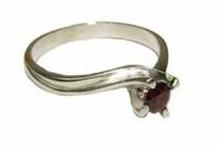 Кольцо из серебра с натуральным гранатом