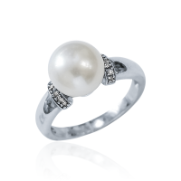 Кольцо из серебра с натуральным культивированным жемчугом и фианитами