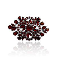 Брошь из серебра с натуральным гранатом