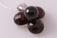 Подвеска из серебра с натуральным гранатом