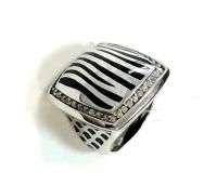 Кольцо из серебра с ювелирной смолой и фианитами