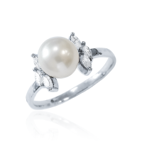 Кольцо из серебра с натуральным жемчугом и фианитами