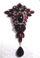 Брошь из серебра с натуральным гранатом